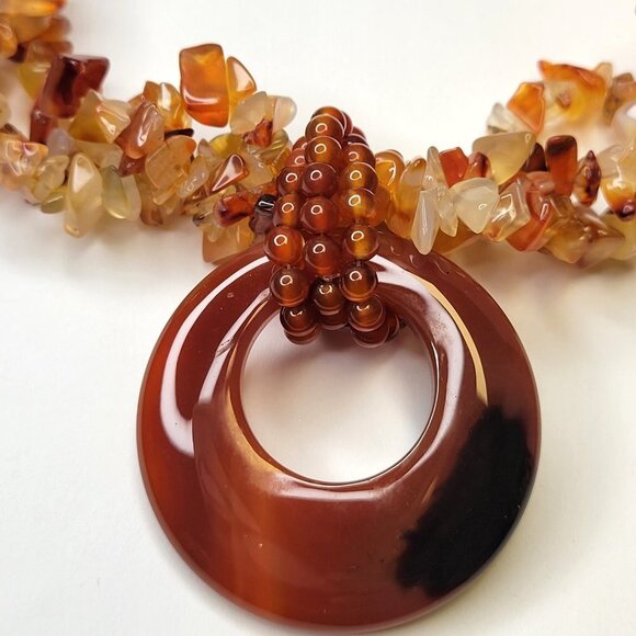Carnelian Fashion Chips Necklace with Round Pendant - Picture 5 of 14